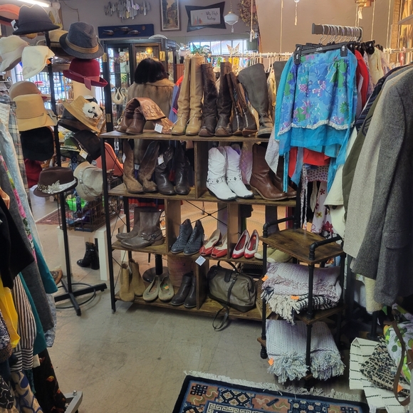 Meet your Posher, Jenn - Picture 6 of 16